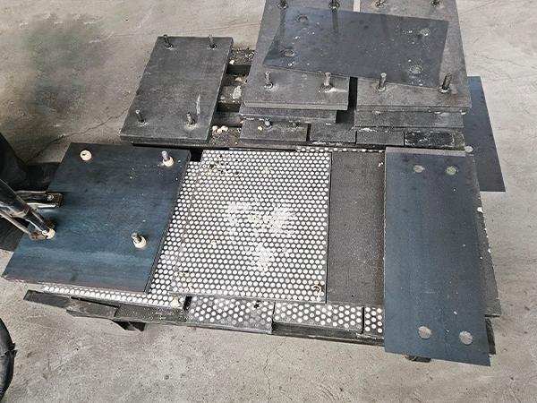 Three in one ceramic lining plate